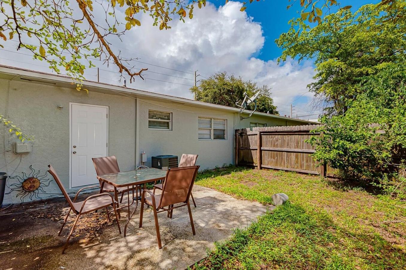 2 Bedroom House Minutes From Beach And Casino Db1 Dania Beach Exterior photo