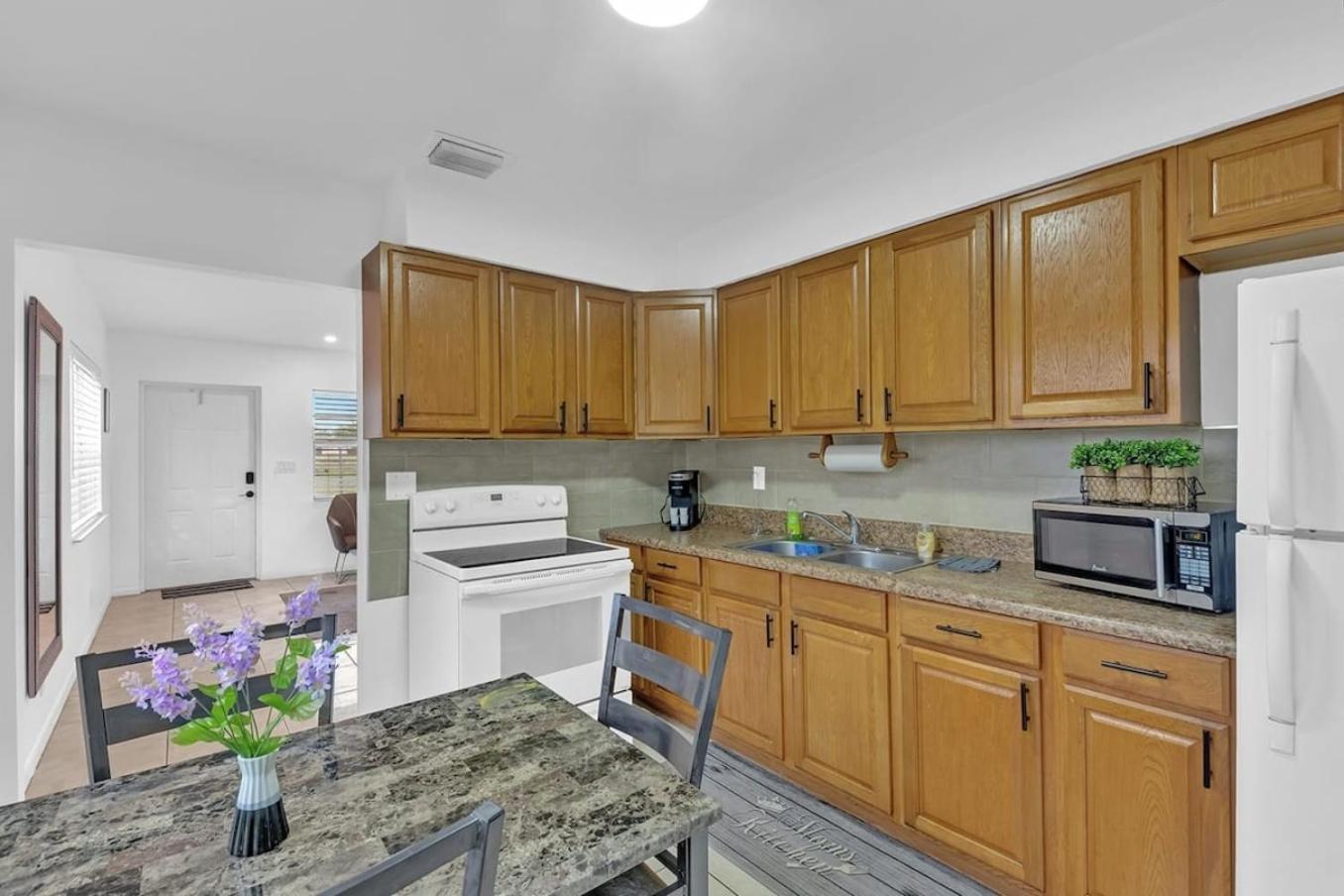 2 Bedroom House Minutes From Beach And Casino Db1 Dania Beach Exterior photo